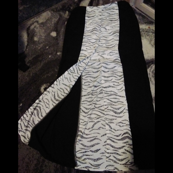 Kensie Sz Sm Zebra Print Back Split Maxi Skirt - Picture 3 of 7